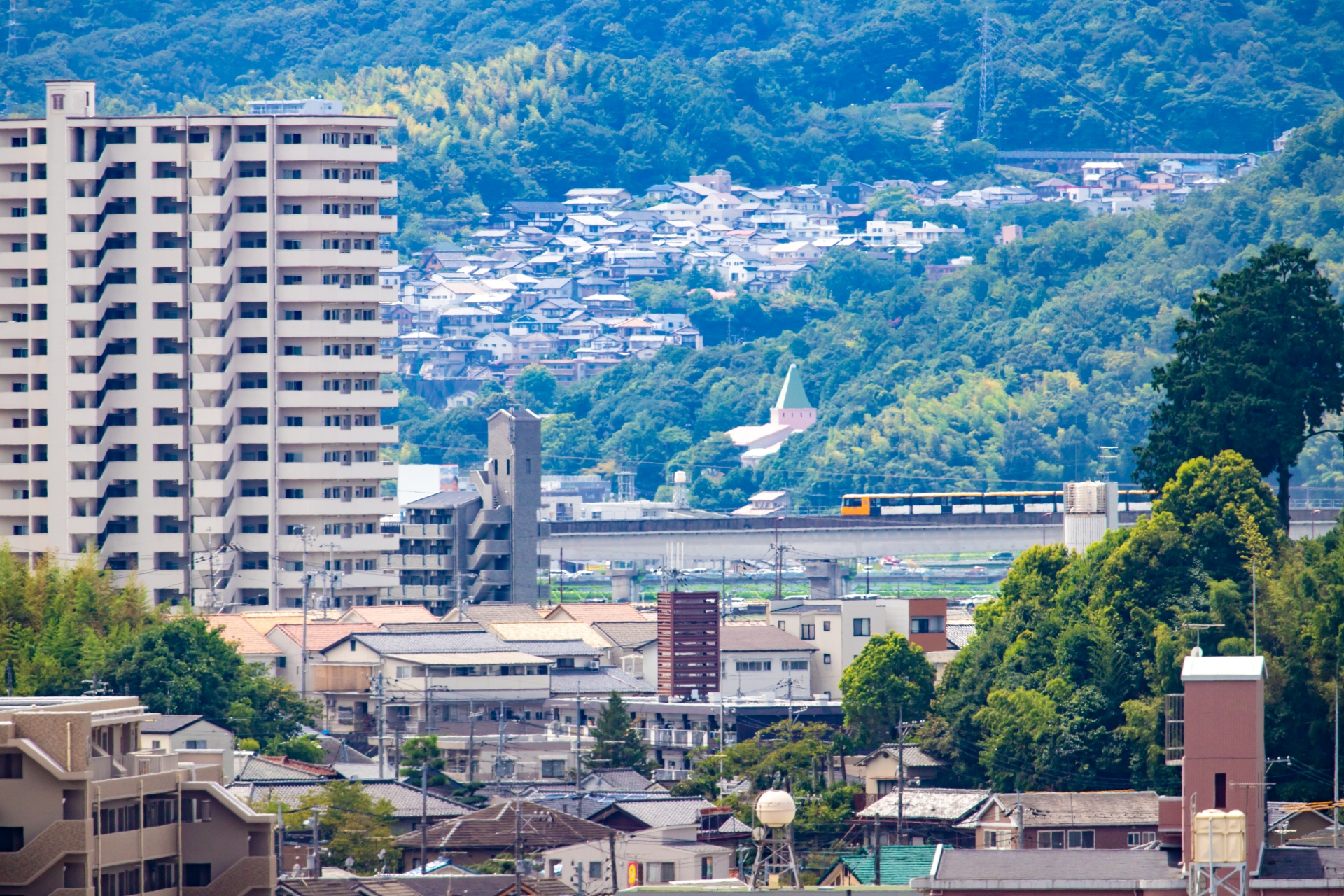 祇園・緑井エリアの住宅街への代車配送